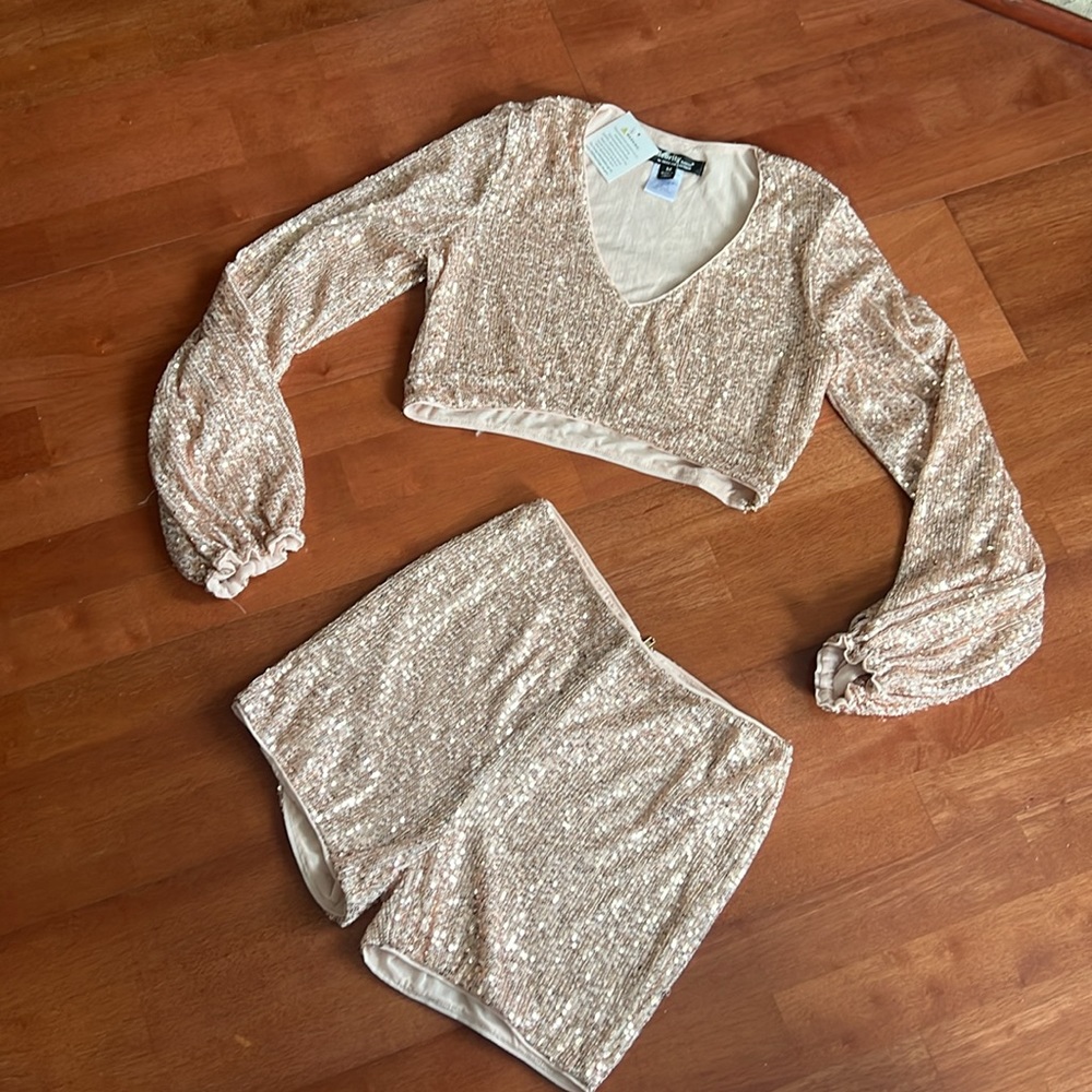 CELEBRITY SEQUIN OUTFIT